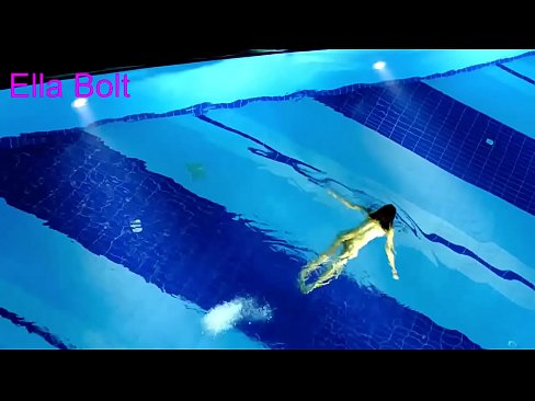 ❤️ Ik kin net ophâlde te sjen, jonge blonde fongen neaken swimmen yn ELLA BOLT resort pool ️ Russyske porno by porno fy.com-milf-300.ru ❌