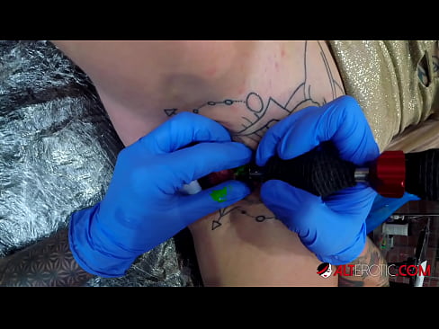❤️ Ekstreem tattooed hottie Sully Savage krige in tattoo op har klitoris ️ Russyske porno by porno fy.com-milf-300.ru ❌
