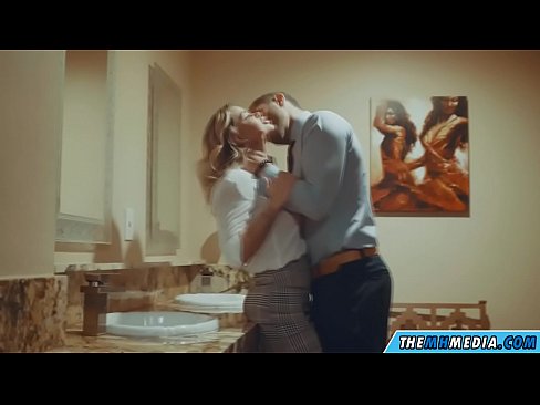 ❤️ As in busty blonde jo ferliedt yn in iepenbier toilet ️ Russyske porno by porno fy.com-milf-300.ru ❌